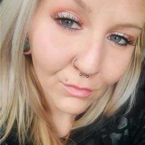 Meet your Posher, Tia